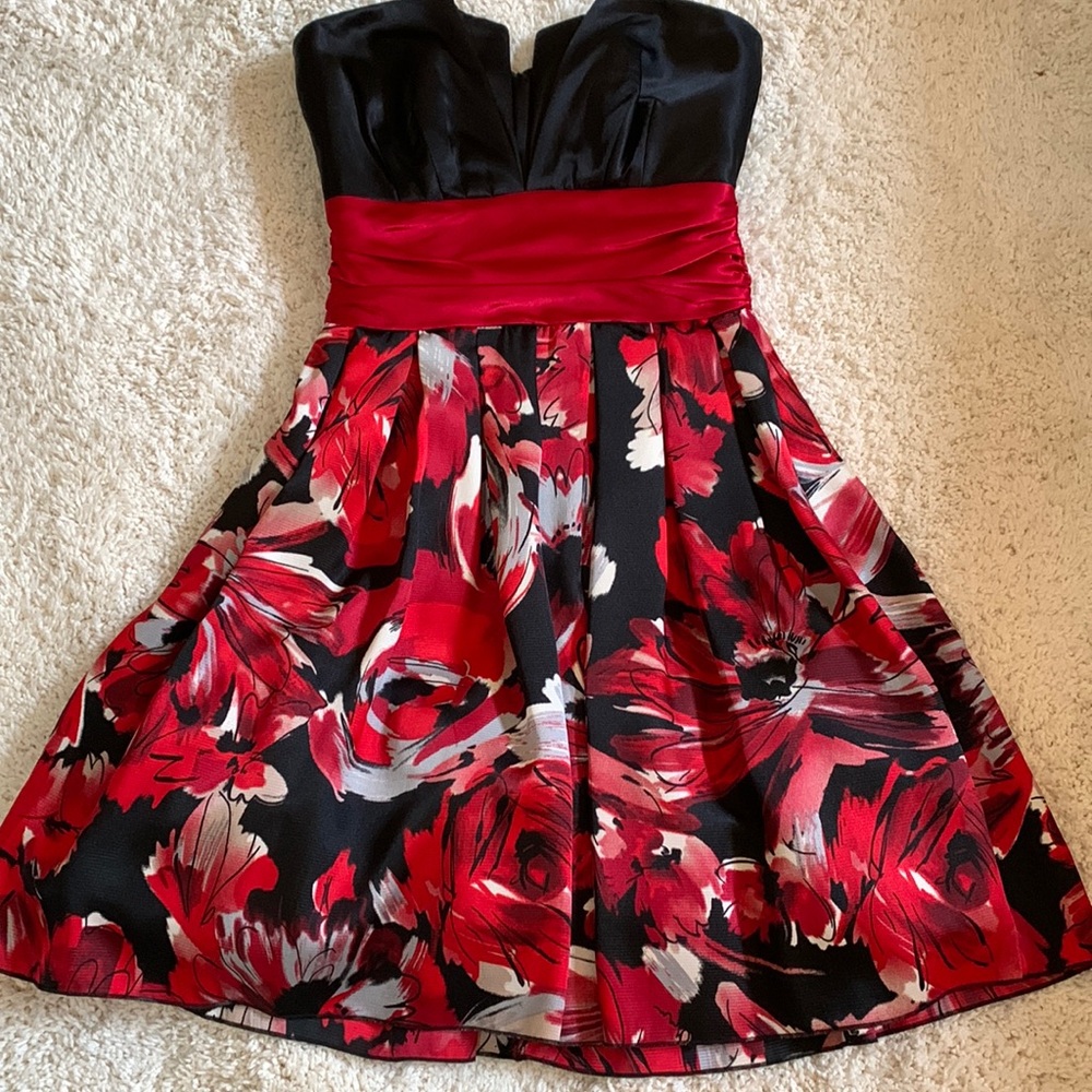 Size 3/4 cocktail strapless dress with built in cups